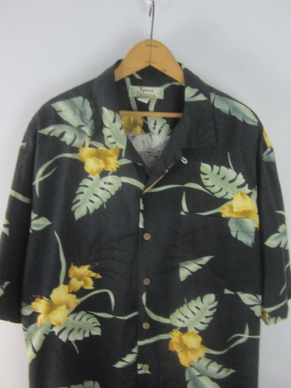 Tommy Bahama Men L Black Yellow Green Floral Silk Hawaiian SS Button Up Shirt